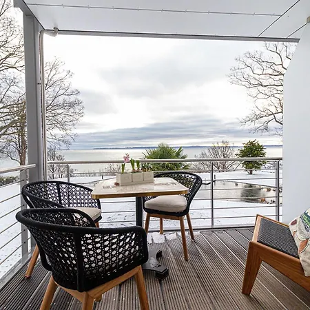 Ferienwohnungen Villa Nause Mit Sauna, Fitness, Naturteich, Parkplatz, Spielplatz Und Direkten Meerblick Sassnitz Exterior photo